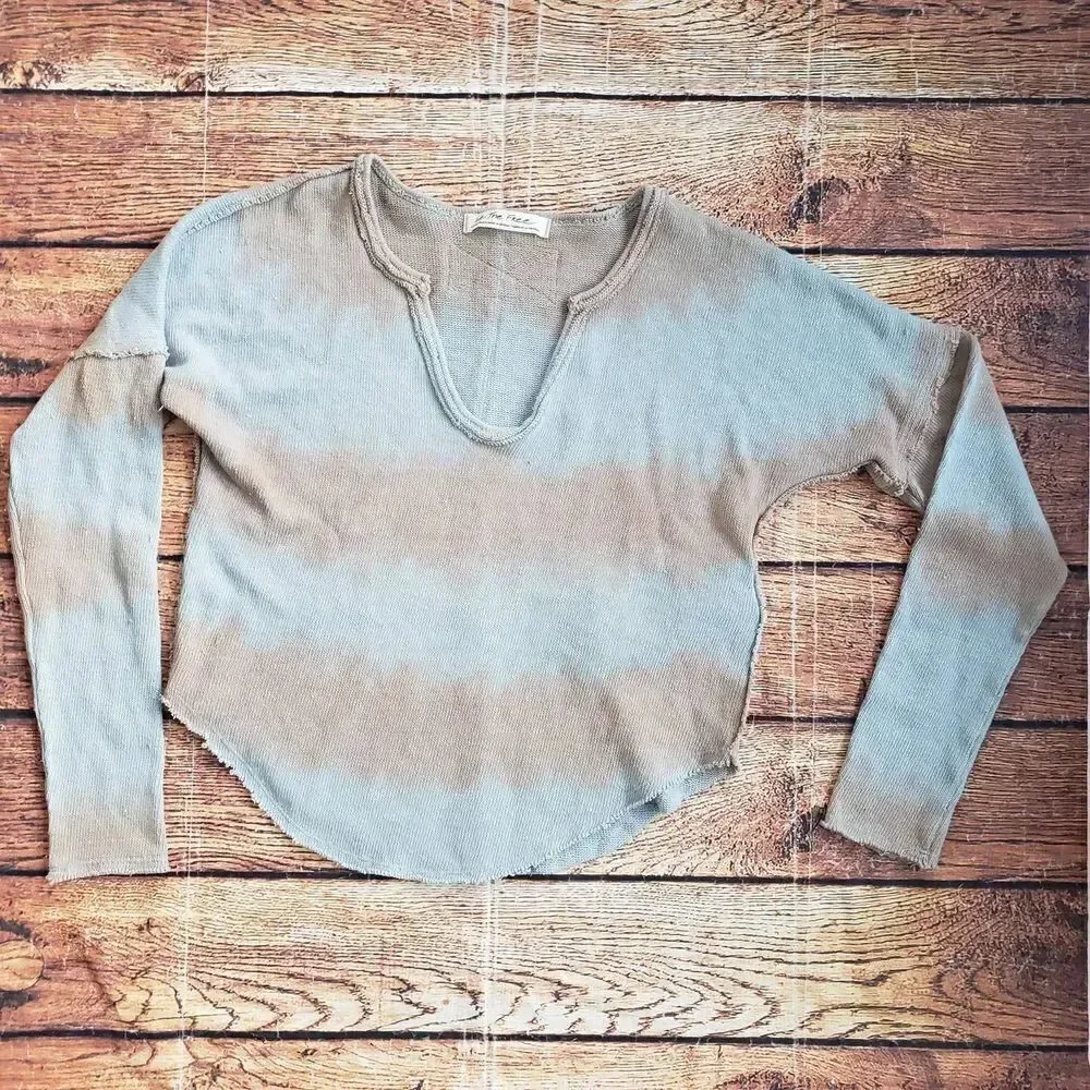 Free People Come And Get It Slouchy V Neck Washed Tie Dye Top - Picture 2 of 6